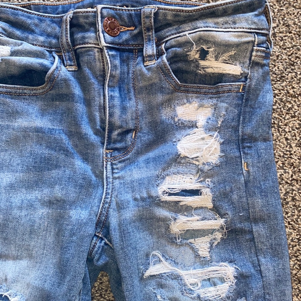 Like new distressed hi-rise jeggings - Picture 3 of 9